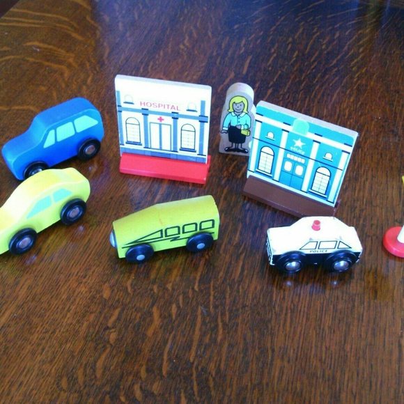 Wooden Toy Cars Set Police Car Traffic Light Station Hospital Sign Shopper Wood - Picture 5 of 16